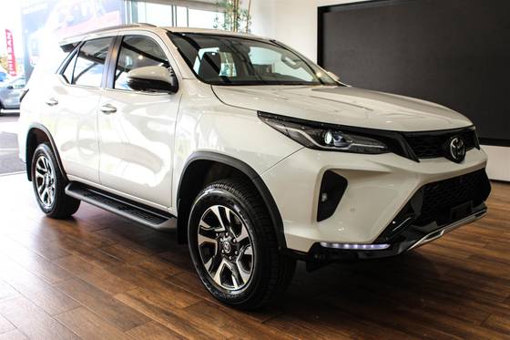 TOYOTA HILUX SW4 2.8 D-4D TURBO DIESEL SRX PLATINUM 4X4 AUTOMÁTICO